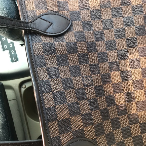 Louis Vuitton Good Condition  with box - Picture 5 of 8